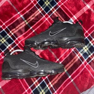 Men’s size 9 Nike “vapor max 21” all black